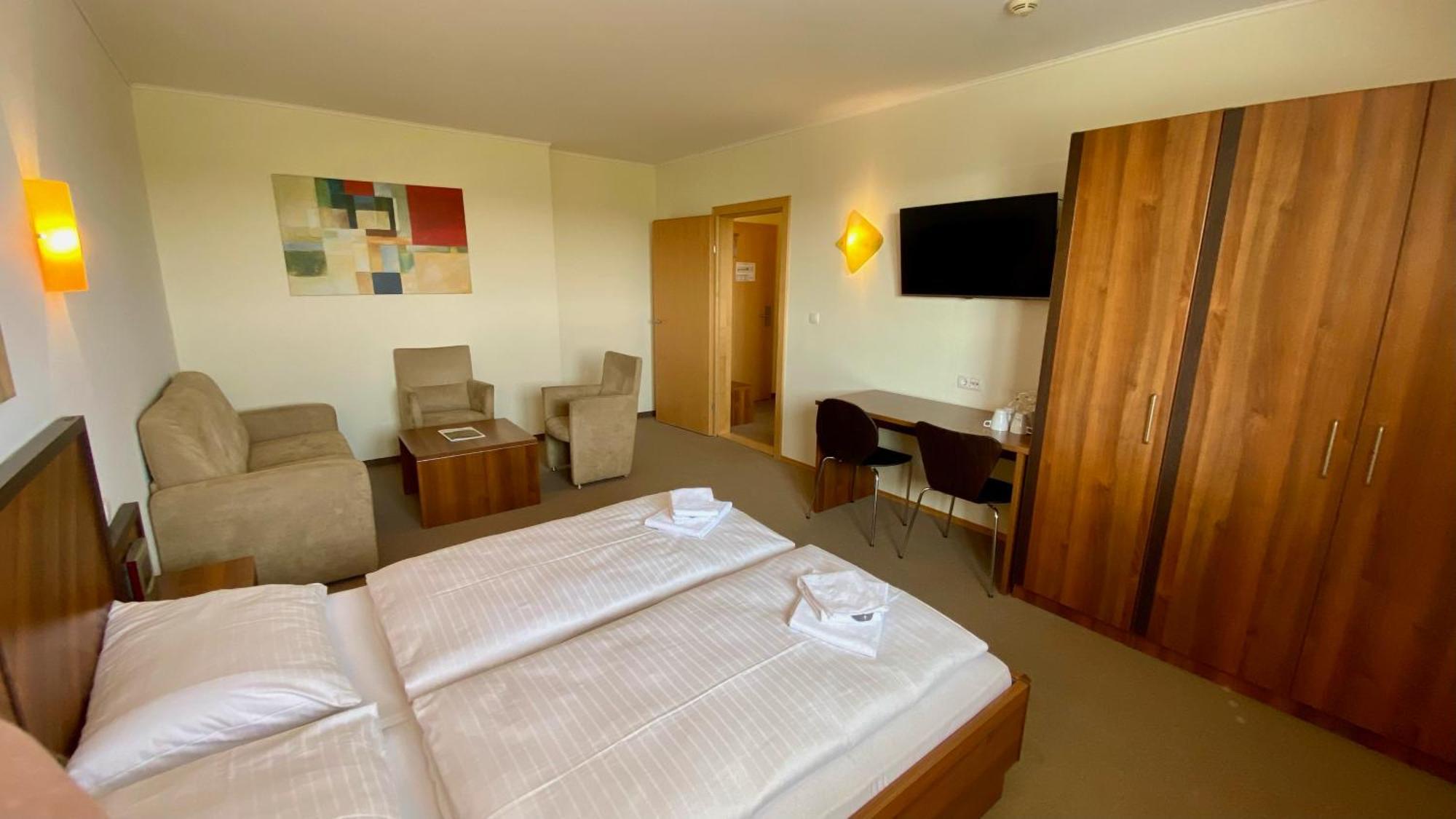 Weinland Hotel Donnerskirchen Ngoại thất bức ảnh